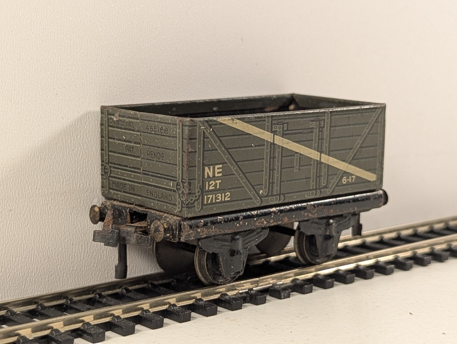 Trix Twin OO Gauge North Eastern 12-Ton Mineral Wagon - Wrong Box