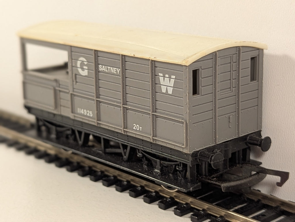 Hornby OO Gauge GWR 20-Ton “Toad” Brake Van No. 114925 – Saltney