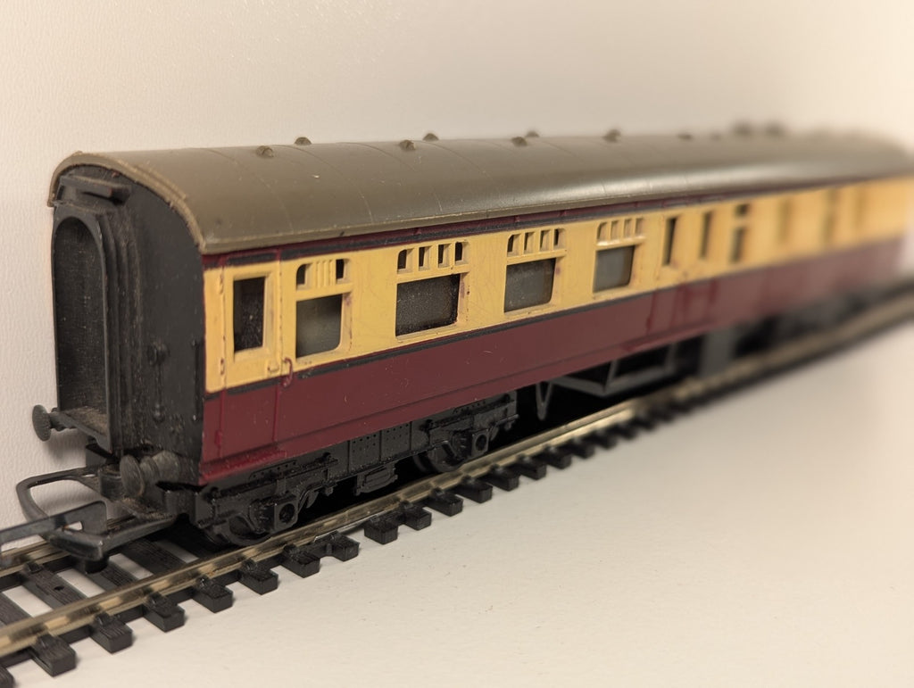 Tri-ang R28 / R220 Brake Coach – BR Maroon & Cream – 34002