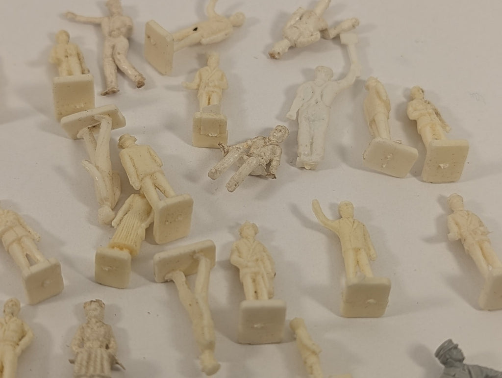 OO Gauge Assorted Station Staff, Passengers and Workmen Figures