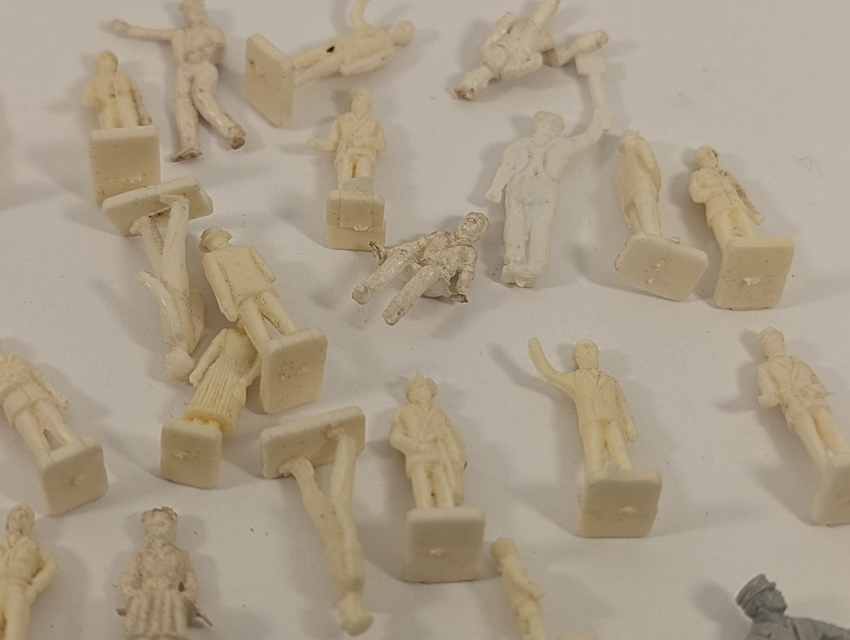 OO Gauge Assorted Station Staff, Passengers and Workmen Figures