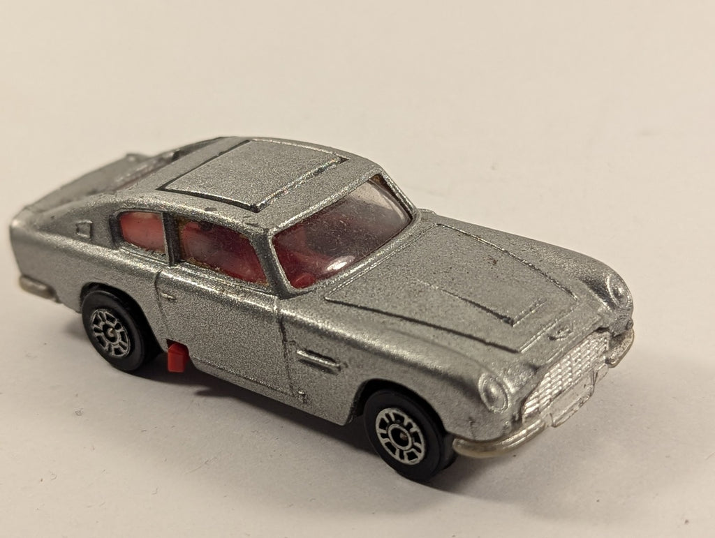 Corgi James Bond Aston Martin DB6 Diecast Model Car Silver