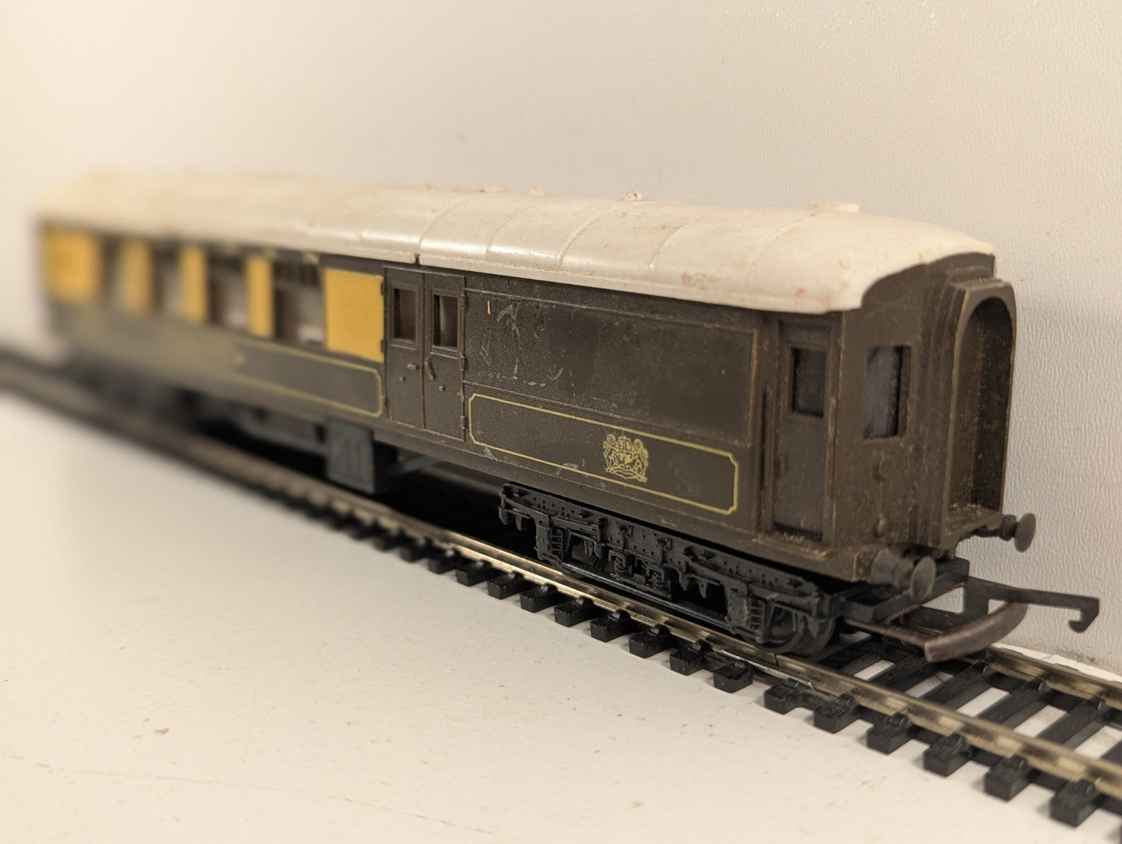 Tri-ang OO Gauge Pullman Brake Third Class Car No. 79 Passenger Coach