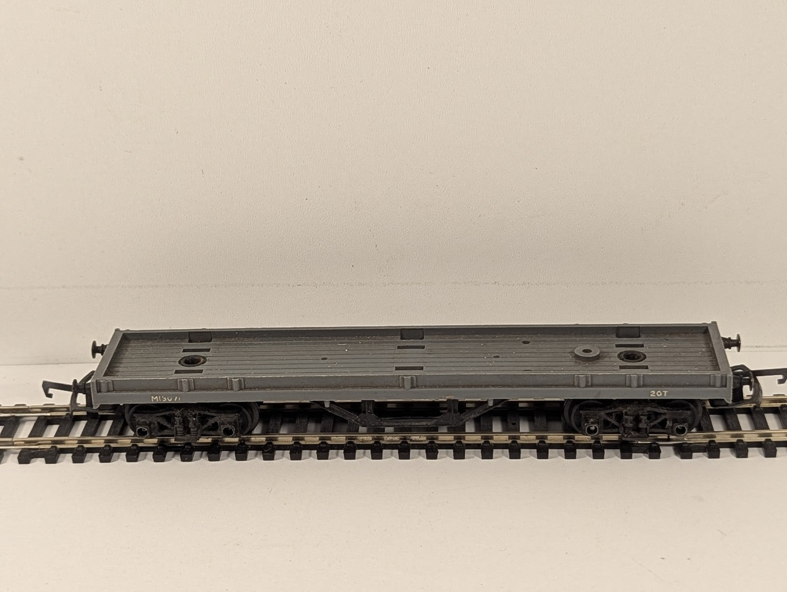 Tri-ang OO Gauge Bogey Flat Wagon Wagons M13071 BR Grey R.212