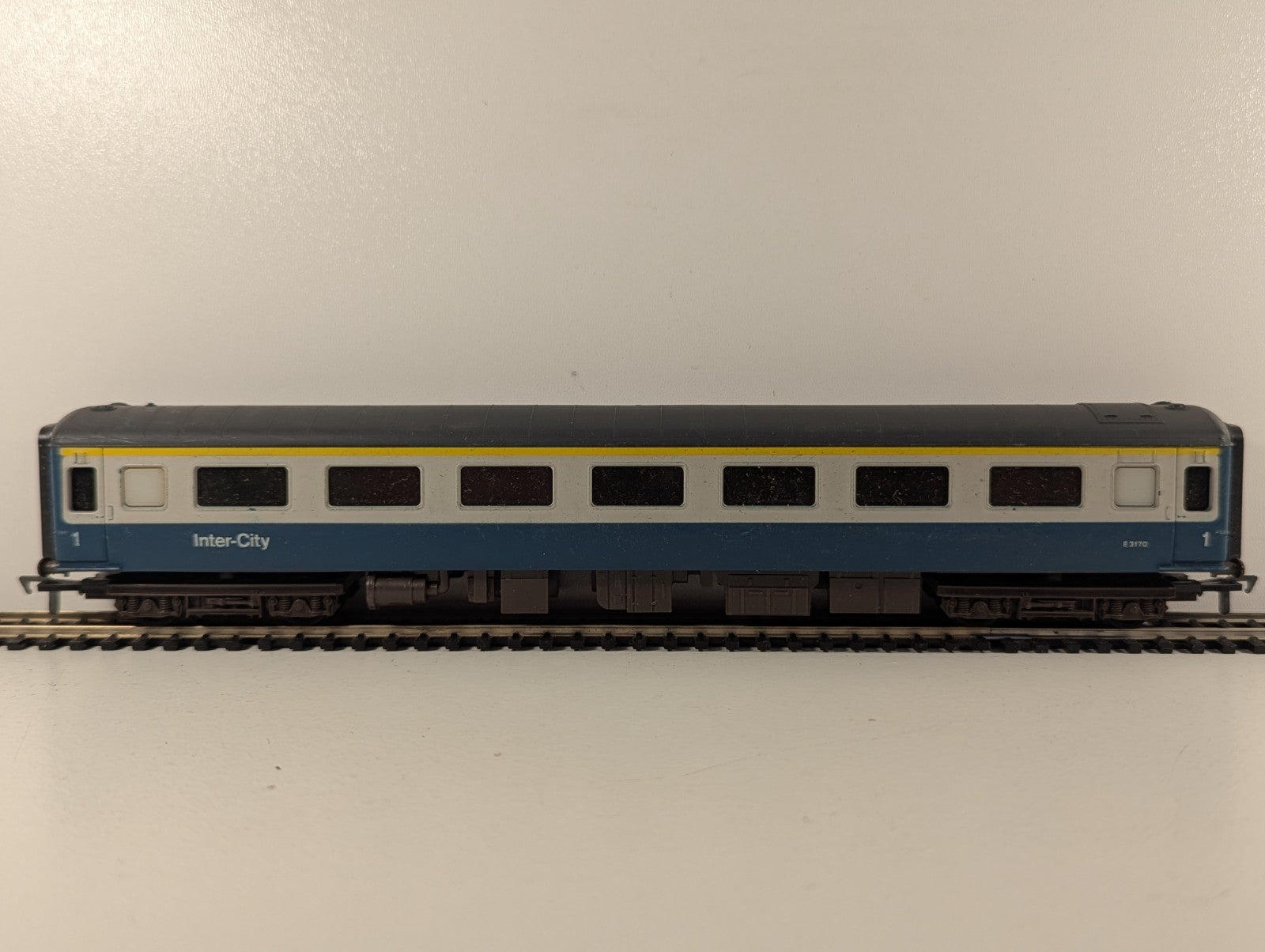 Airfix GMR 54201-8 BR Mk2D First Open Coach E3170 Blue & Grey OO Gauge
