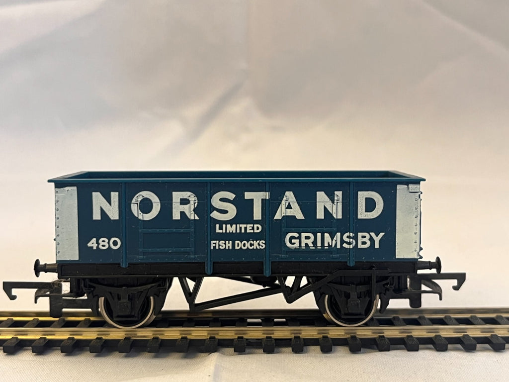 Hornby R220 OO Gauge Norstand Limited Grimsby 20 Ton Mineral Wagon