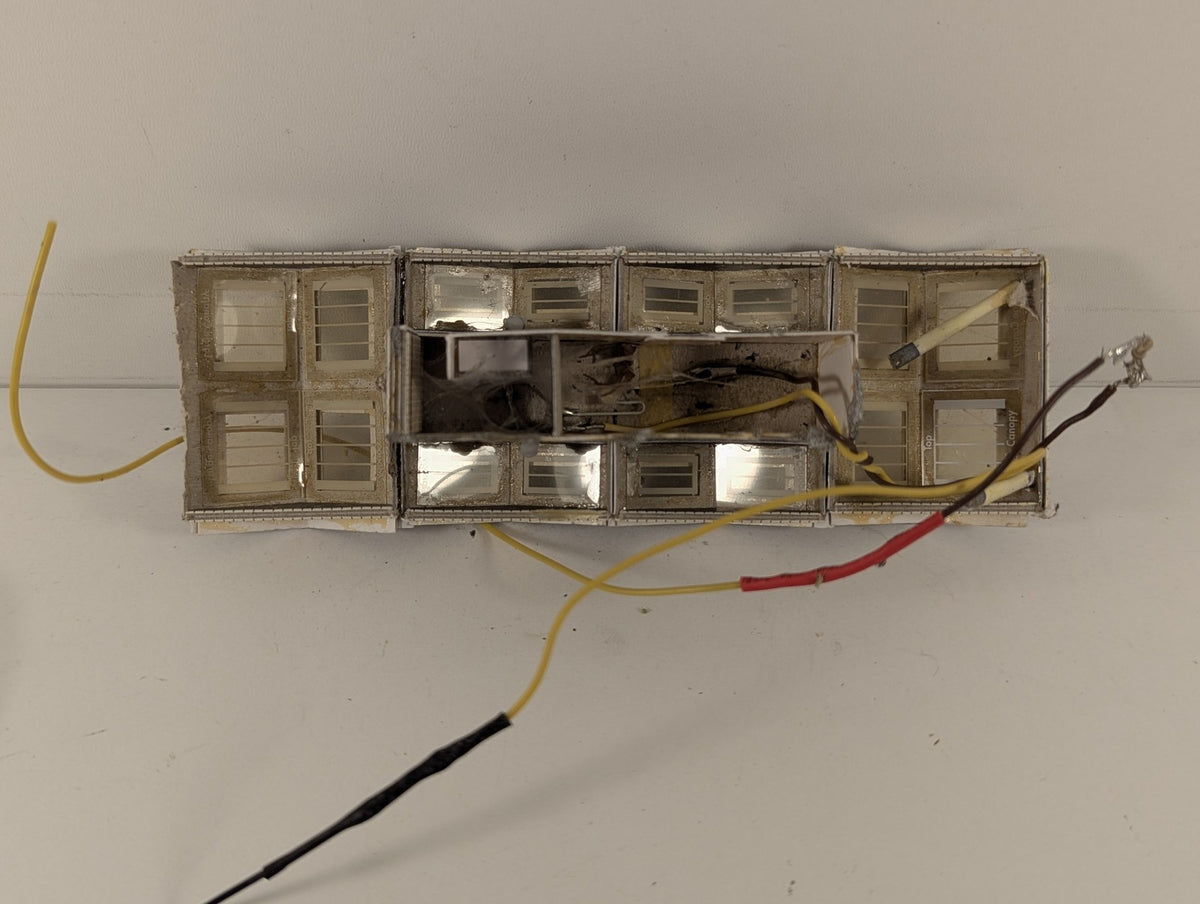 Metcalfe N Gauge Island Platform Building with lights