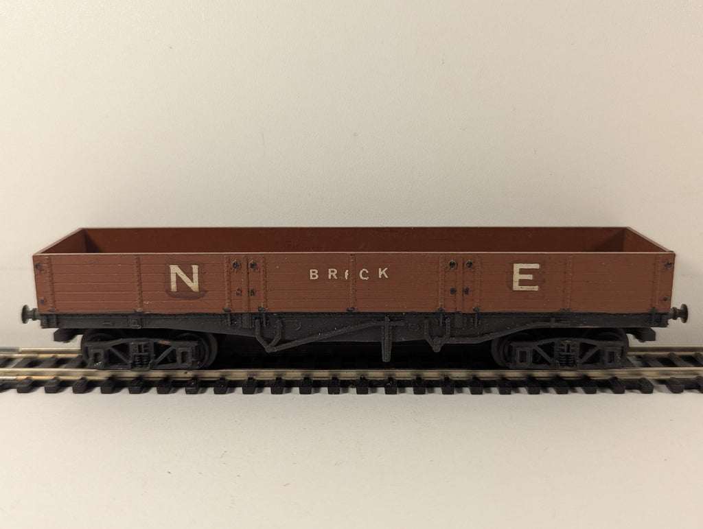 Tri-ang OO Gauge LNER Brick Wagon Goods Wagon NE Brown R219