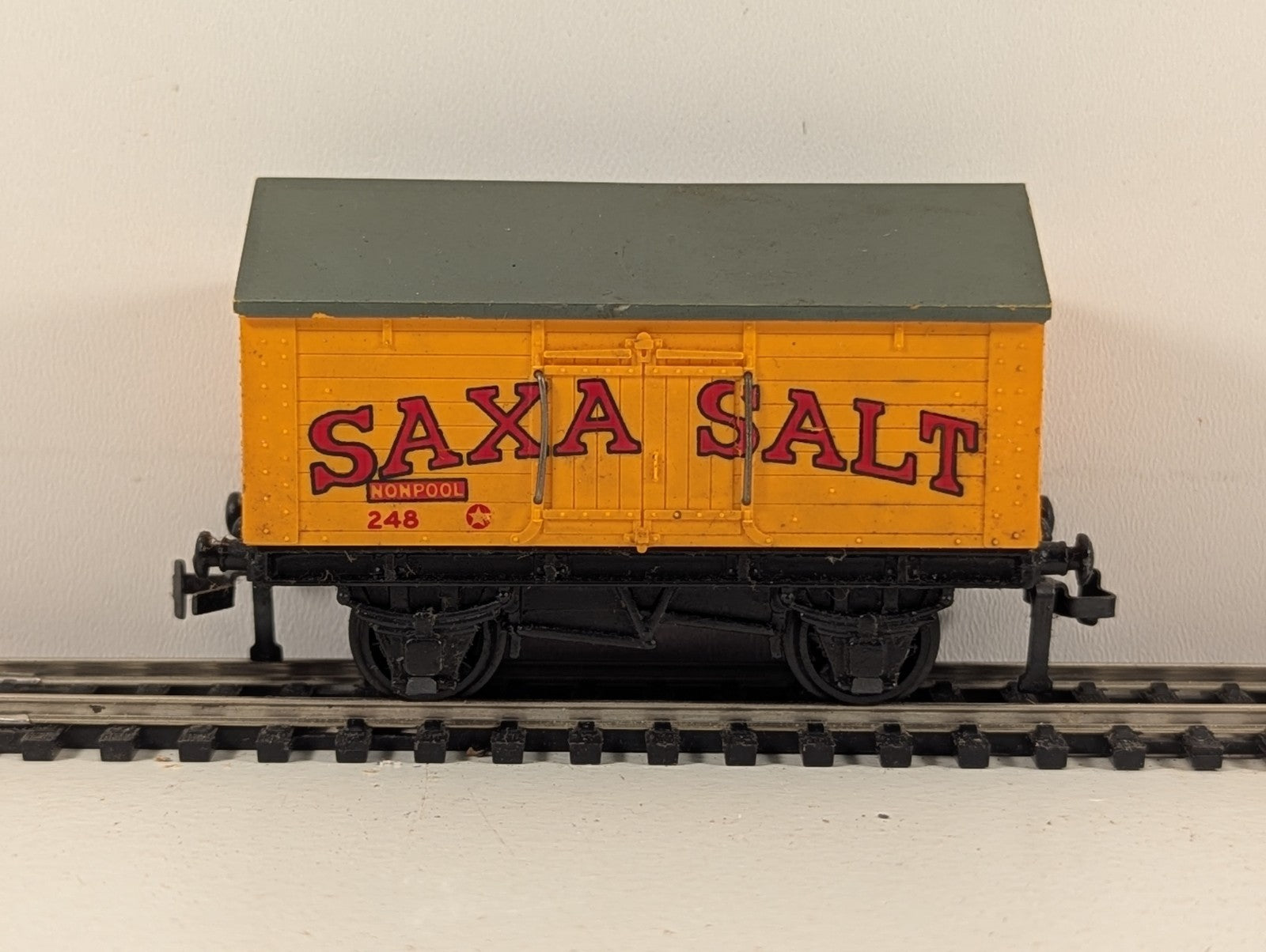 Hornby Dublo 32068 OO Gauge SD6 Saxa Salt Wagon - Boxed