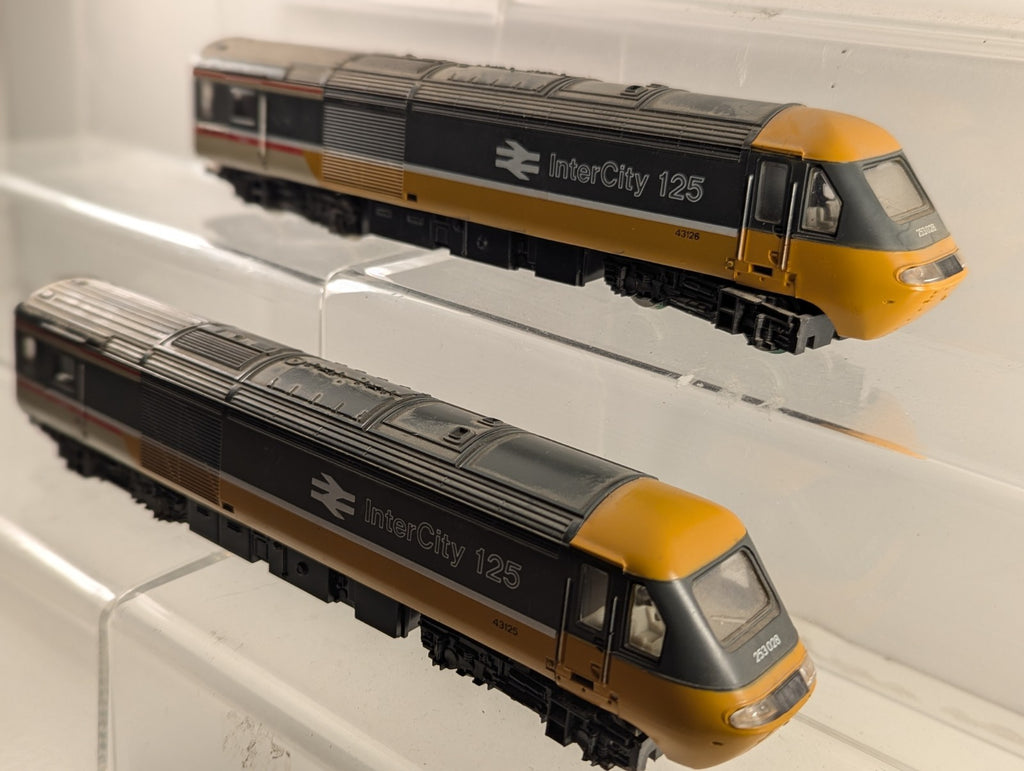 Hornby OO Gauge InterCity 125 HST Standard Livery Motorised & Dummy Power Cars