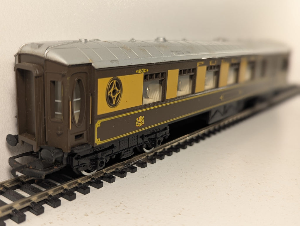 Hornby OO Gauge Pullman Brake Coach Passenger Coach Pullman Umber & Cream
