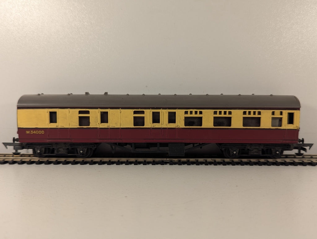 Tri-ang OO Gauge BR Mk1 Brake Third Coach Passenger Coach M34000