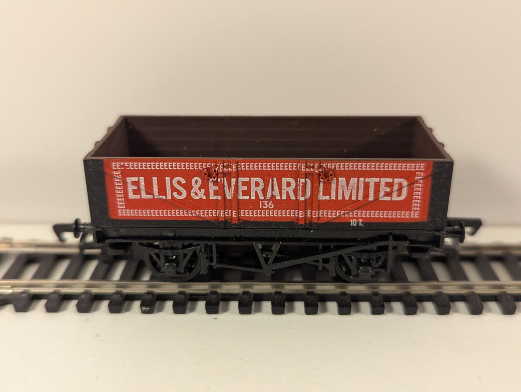 Mainline 37-131 Ellis & Everard Ltd 5 Plank Coal Wagon