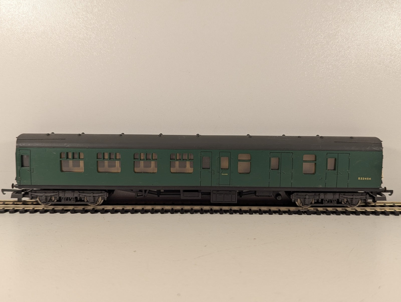Lima 305334 OO Gauge Green British Rail Mk1 Brake Coach