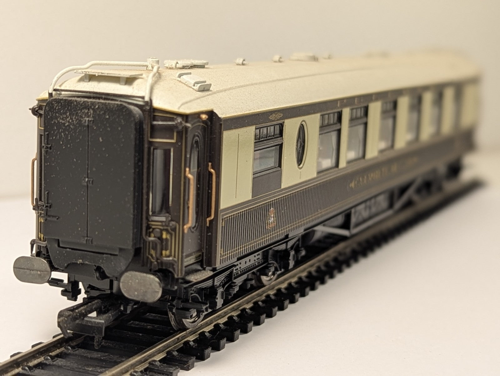 Hornby Pullman Parlour Car No. 171 Third Class Passenger Coach - Lights Up