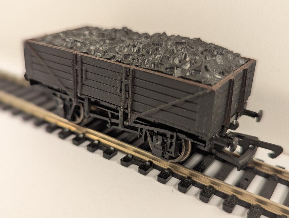 Dapol OO Gauge 7-Plank Open Wagon – Unpainted with Load
