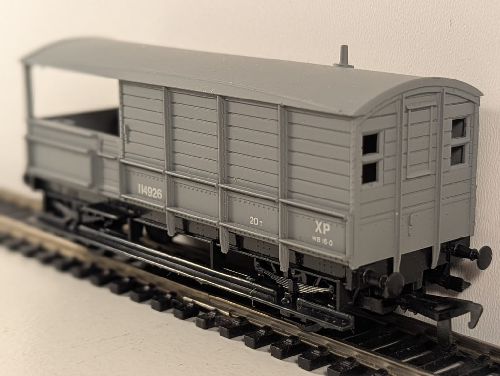 Airfix 54360-6 OO Gauge BR 20 Ton Brake Van No. 114926