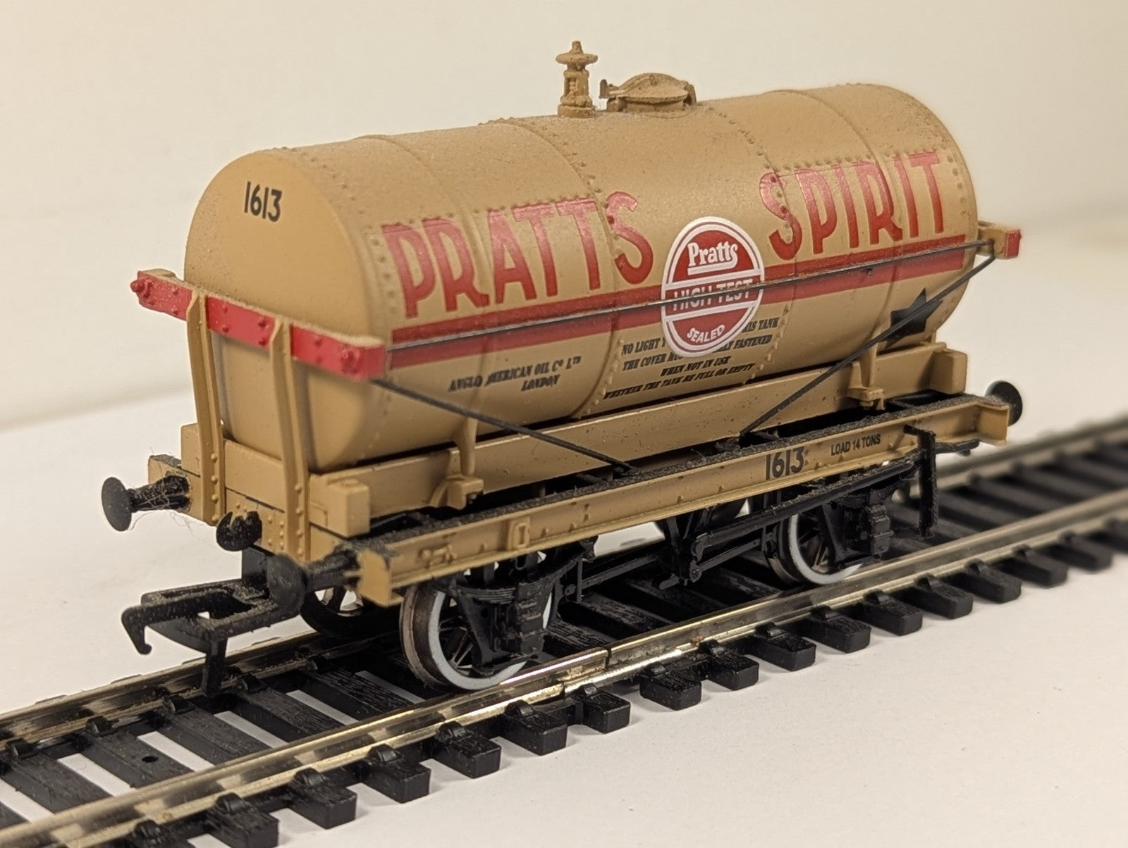 Bachmann OO Gauge 14 Ton Tank Wagon Pratts Spirit Goods Wagon 1613