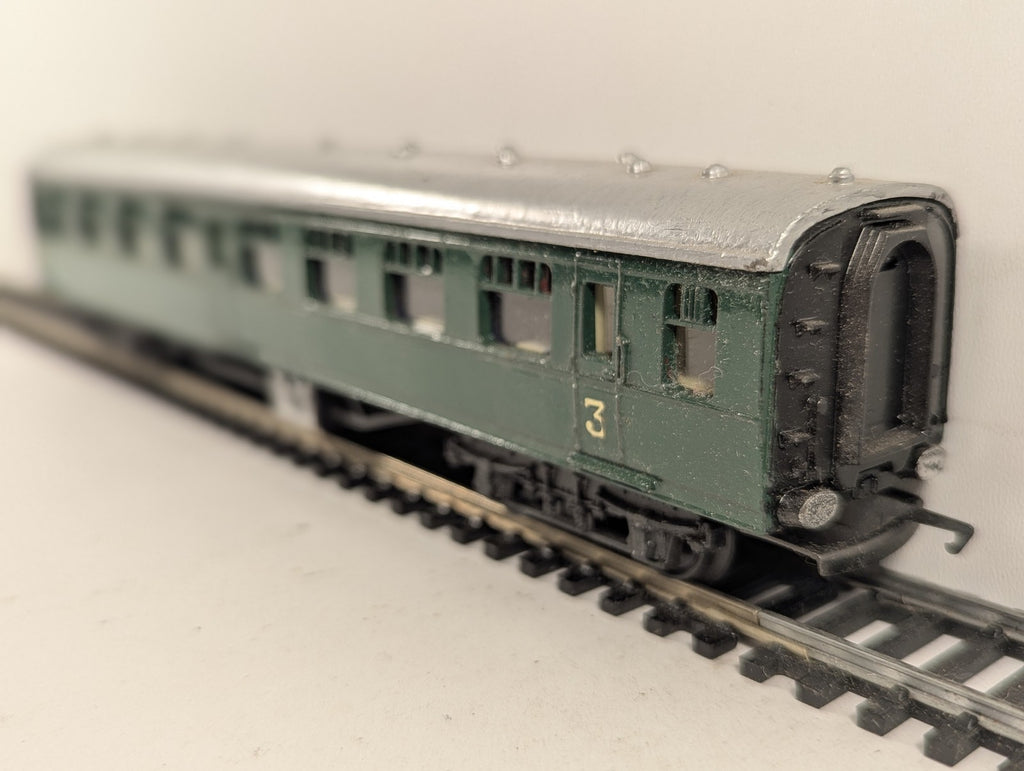 Tri-ang OO Gauge BR Suburban Coach Passenger Coach M43721 BR Green R223