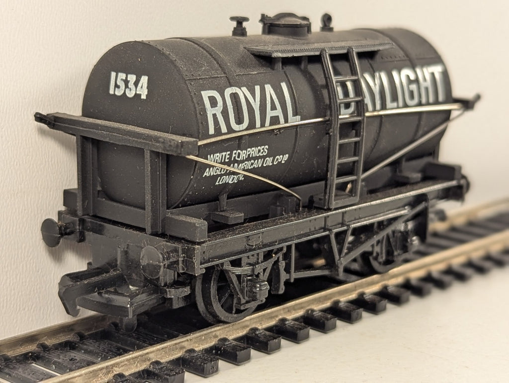 Mainline 37-134 Royal Daylight 12 Ton Petrol Tank Wagon OO Gauge