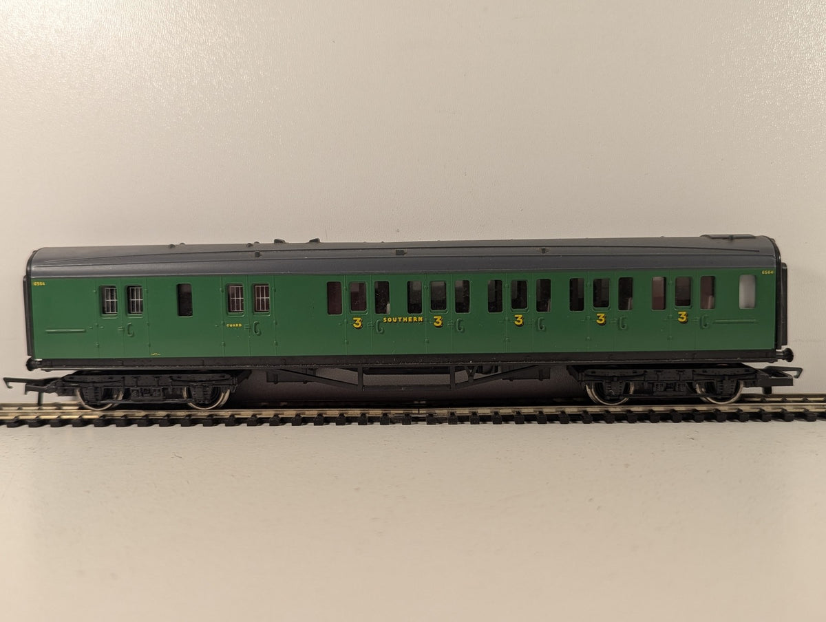 Hornby OO Gauge SR Maunsell Brake Third Class Coach Passenger Coach 6564