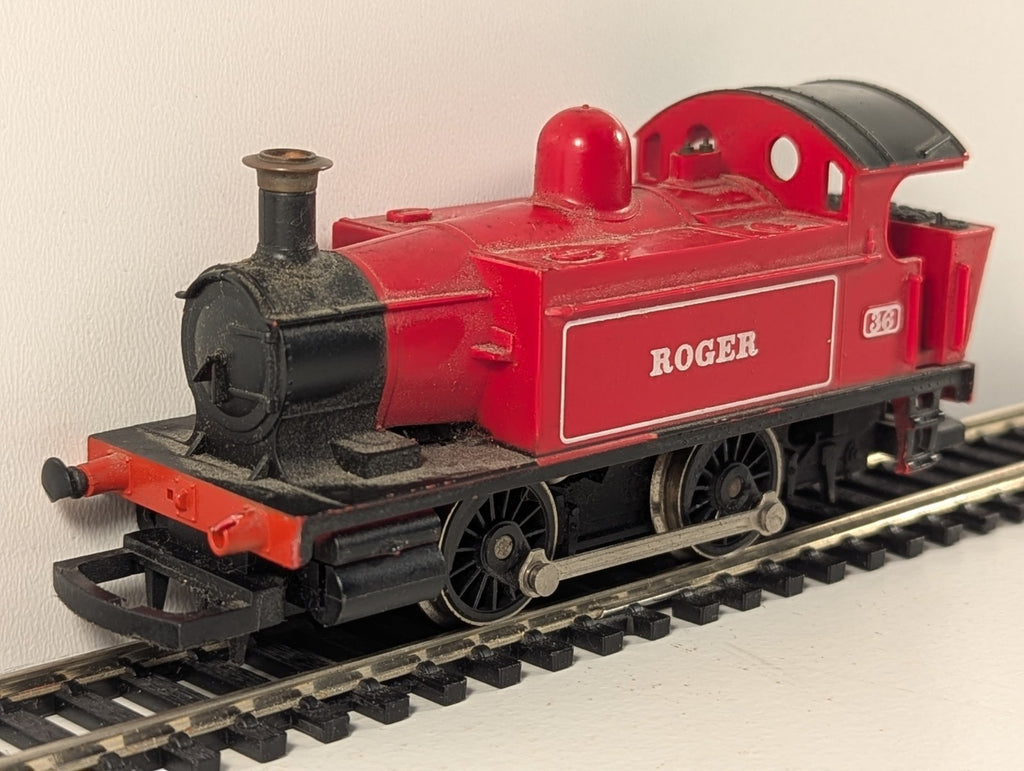 Hornby R336 OO Gauge Holden 101 Class "Roger" Red 36 Locomotive