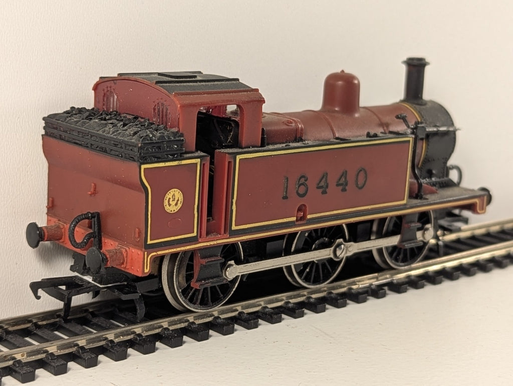 Hornby R52 OO Gauge Class 3F 0-6-0 Tank Locomotive 16440 LMS Maroon