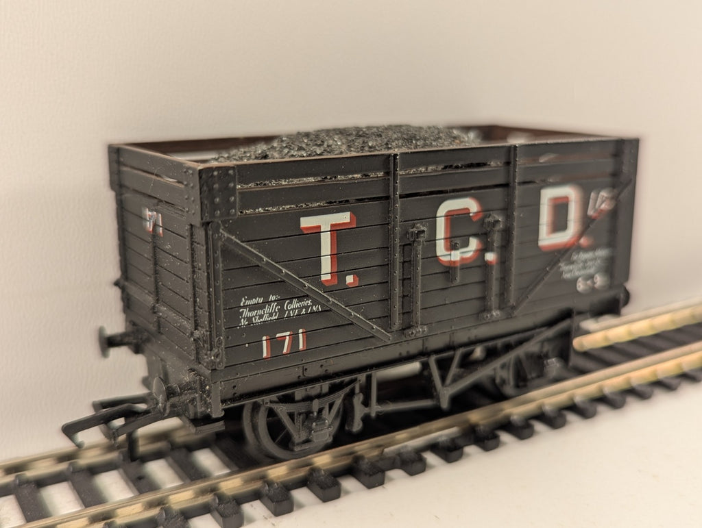 Mainline OO Gauge 37-158 12T Coke Wagon TCD Livery