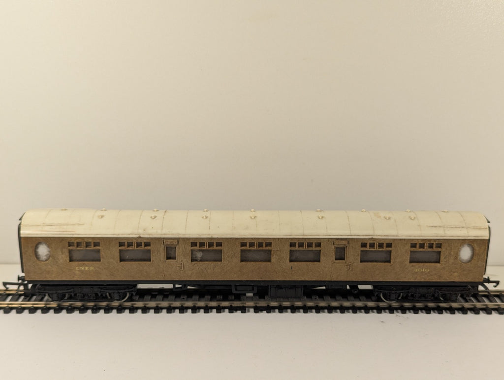 Hornby OO Gauge LNER Thompson Teak Brake Third Coach