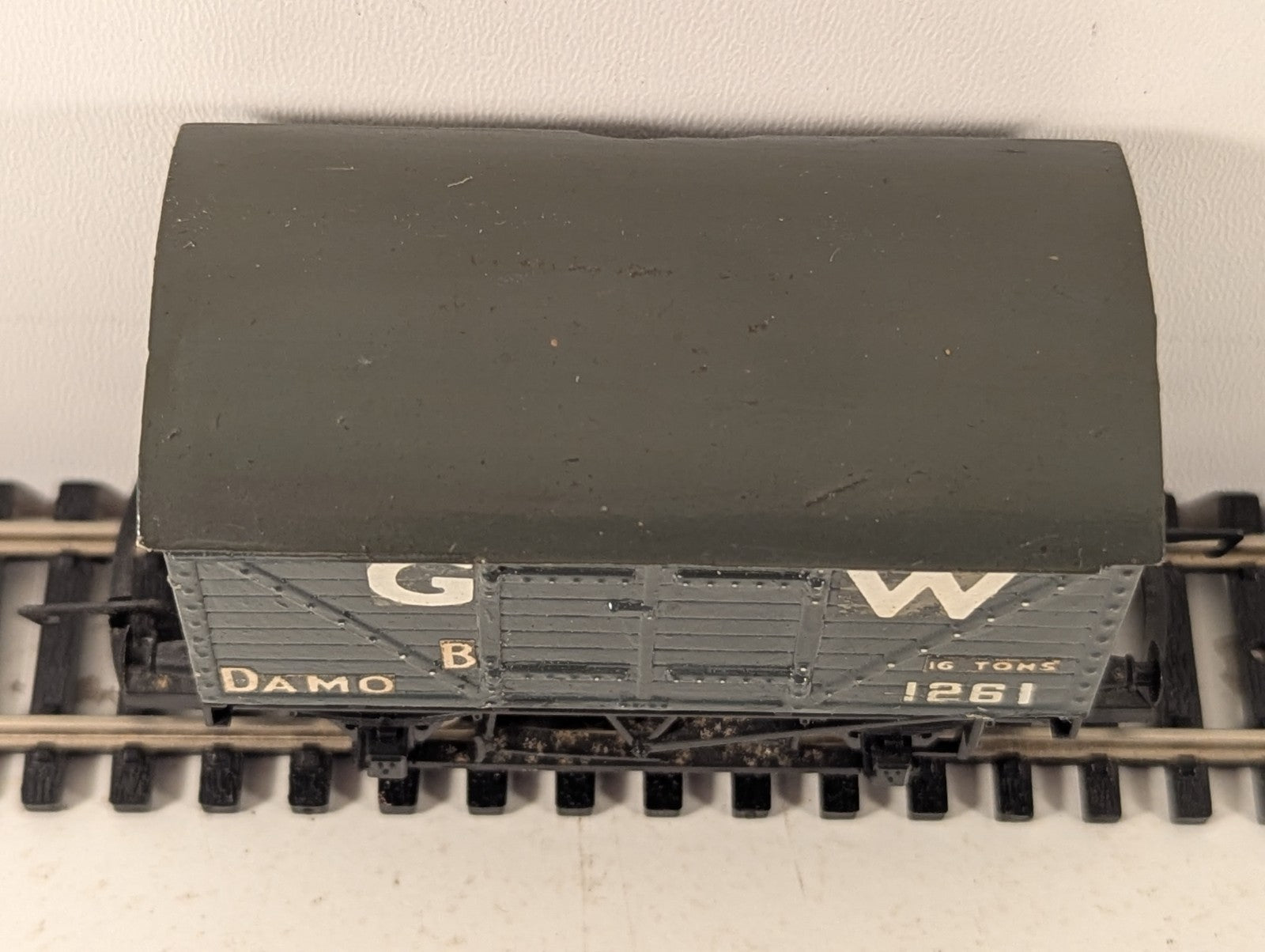 Hornby GWR 16 Ton "Damo" Van OO Gauge - Repainted