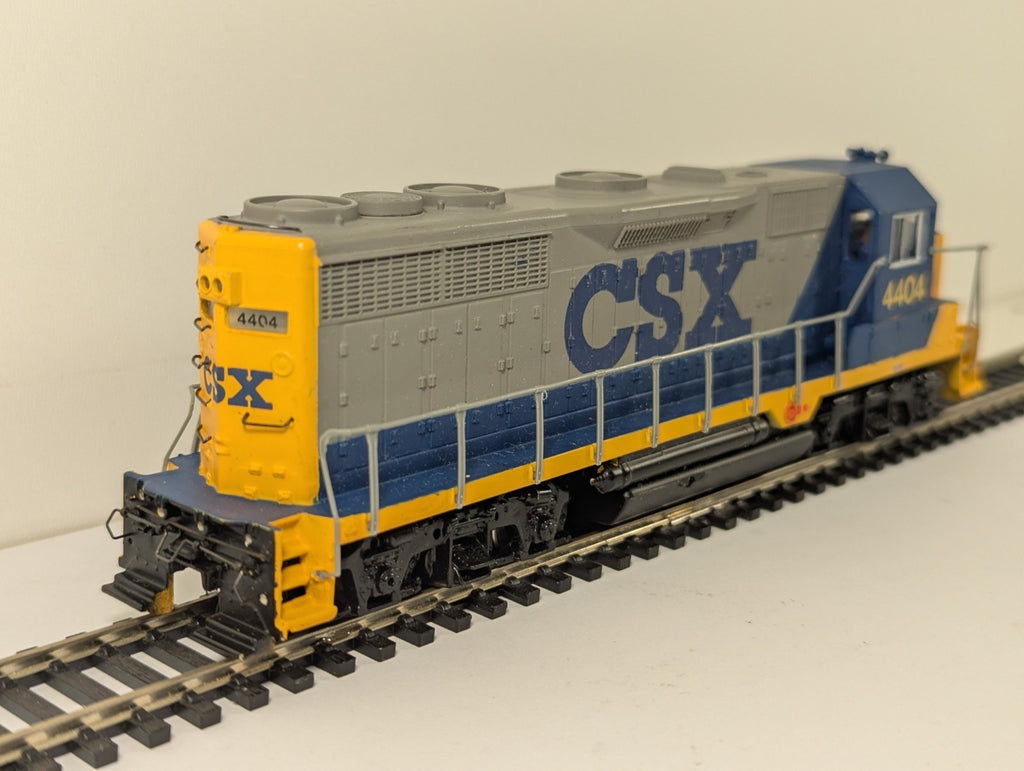 Bachmann Plus OO Gauge CSX EMD GP35 Diesel – Missing Couplers Noisy