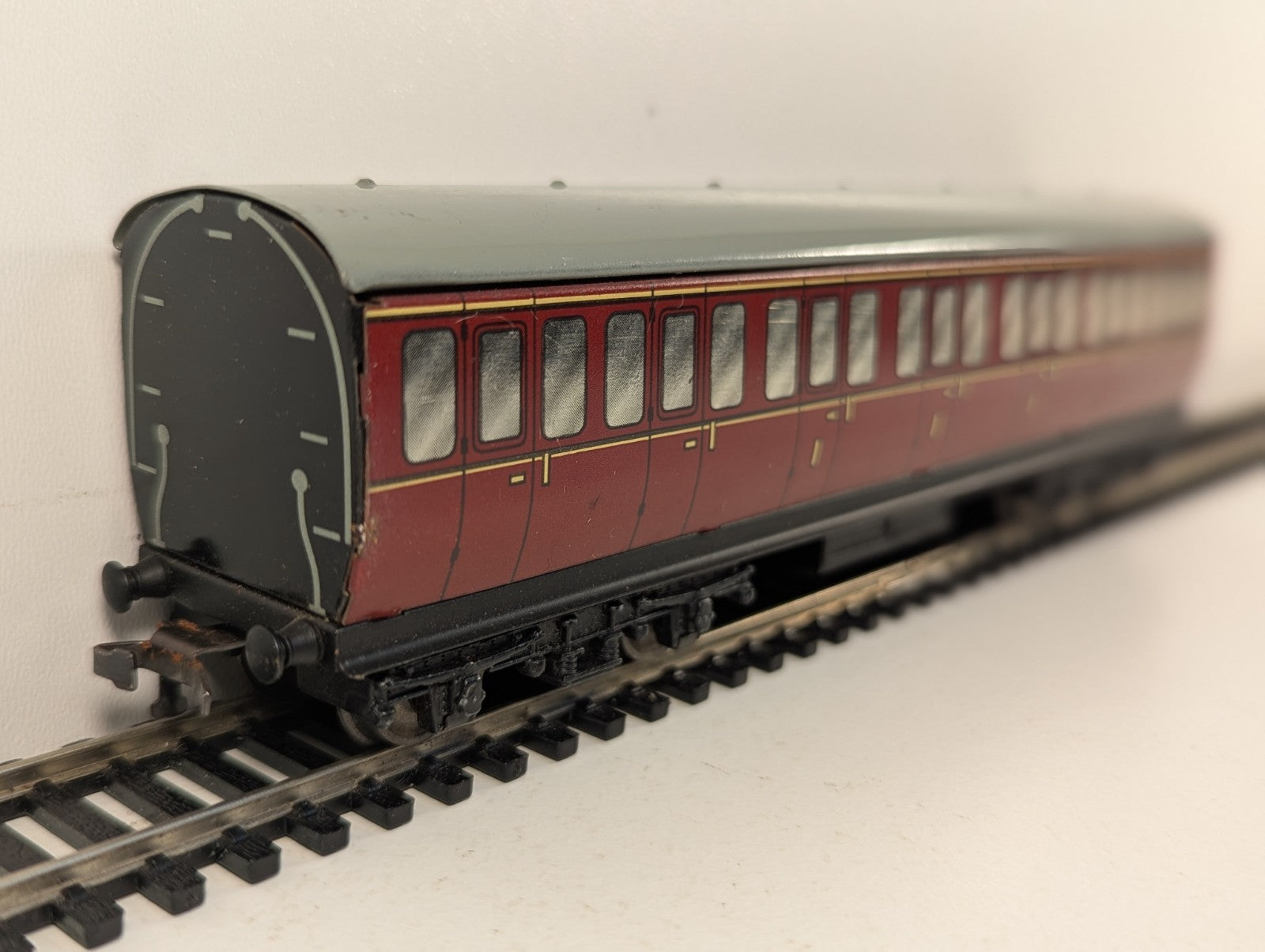 Hornby Dublo OO Gauge BR Mk1 Suburban Brake Coach - Maroon Tinplate