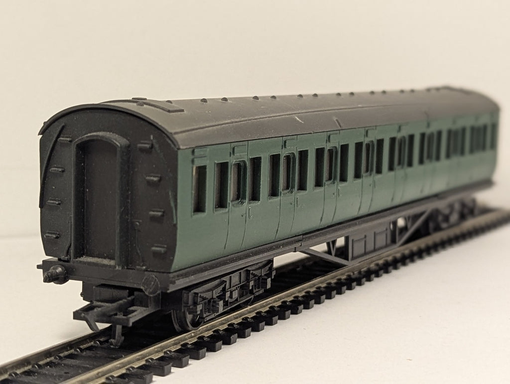 Graham Farish OO Gauge Suburban Coach Passenger Coach Southern Green