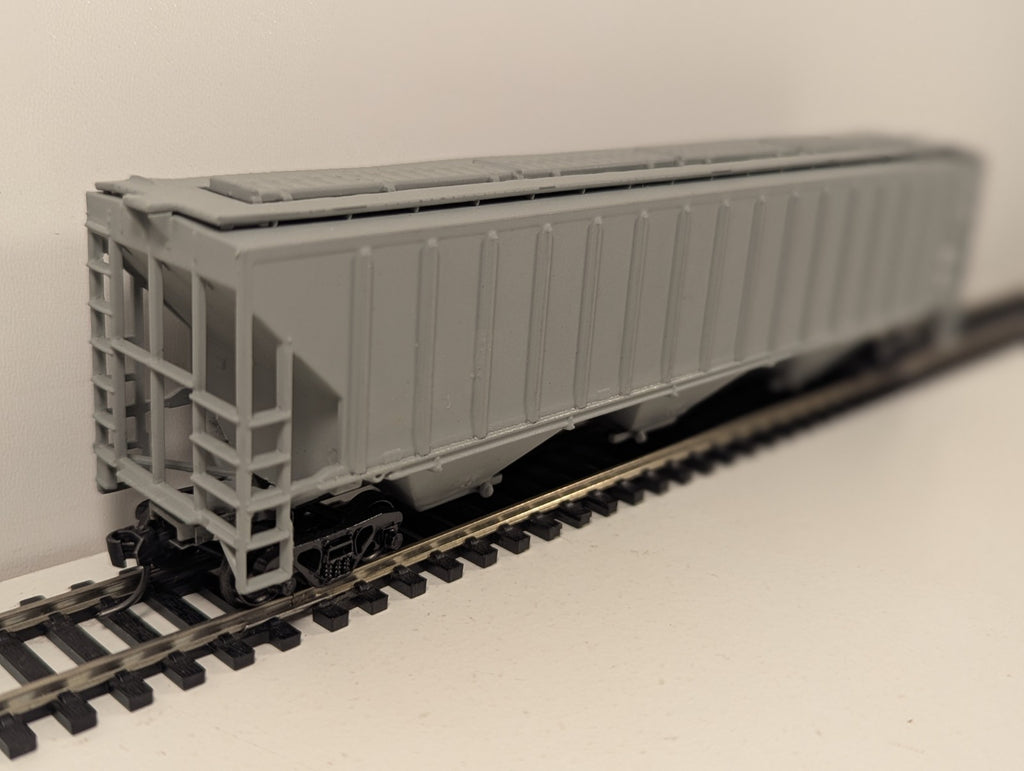 Athearn HO Scale 54' Rib Side 3-Bay Covered Hopper – Painted Unlettered
