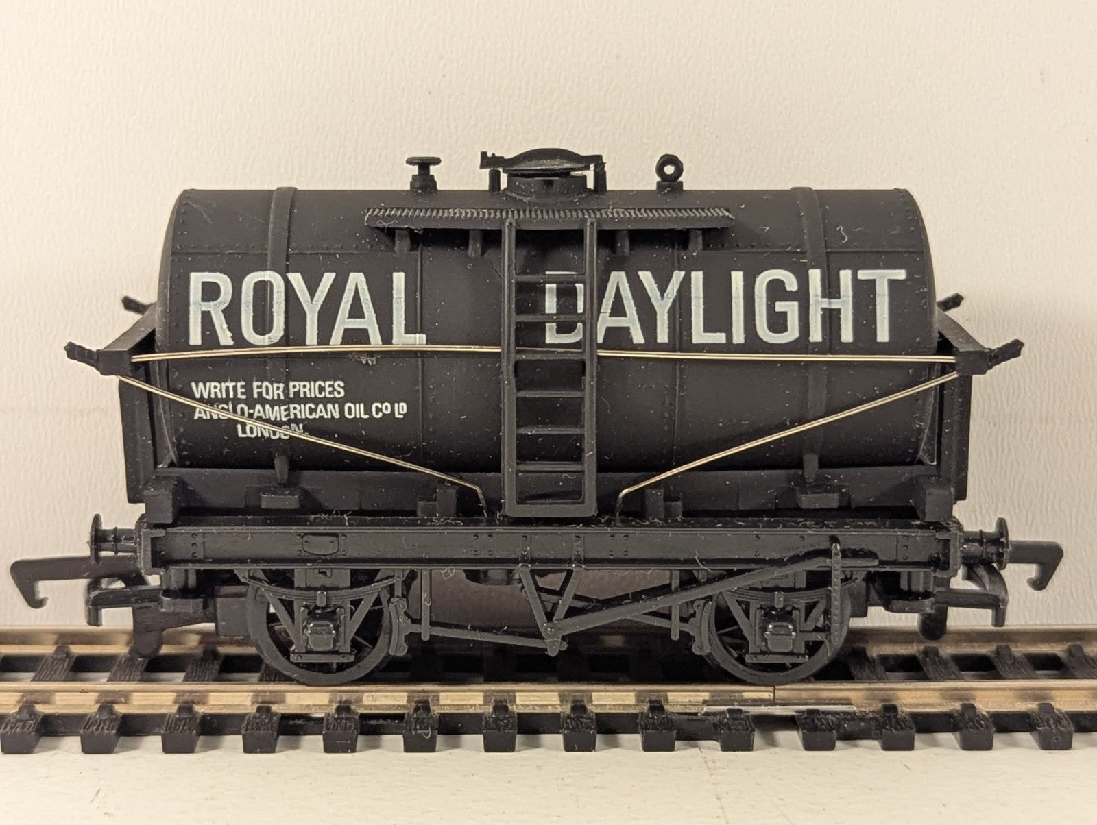Mainline Railways 37-134 OO Gauge Royal Daylight Tank Wagon - Boxed