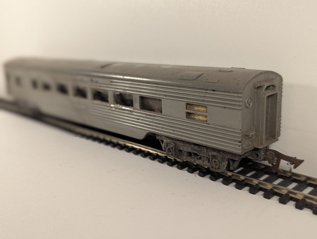 Tri-ang OO Gauge Transcontinental Passenger Coach Silver R.24/25