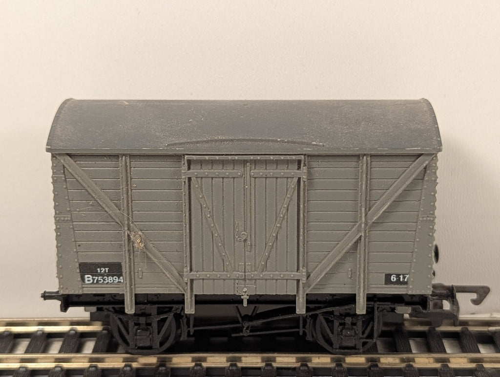 Dapol OO Gauge BR Grey Van (Missing Buffer & Coupling)