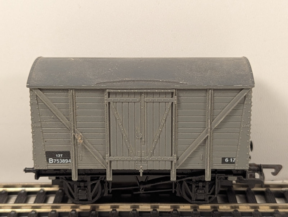 Dapol OO Gauge BR Grey Van (Missing Buffer & Coupling)