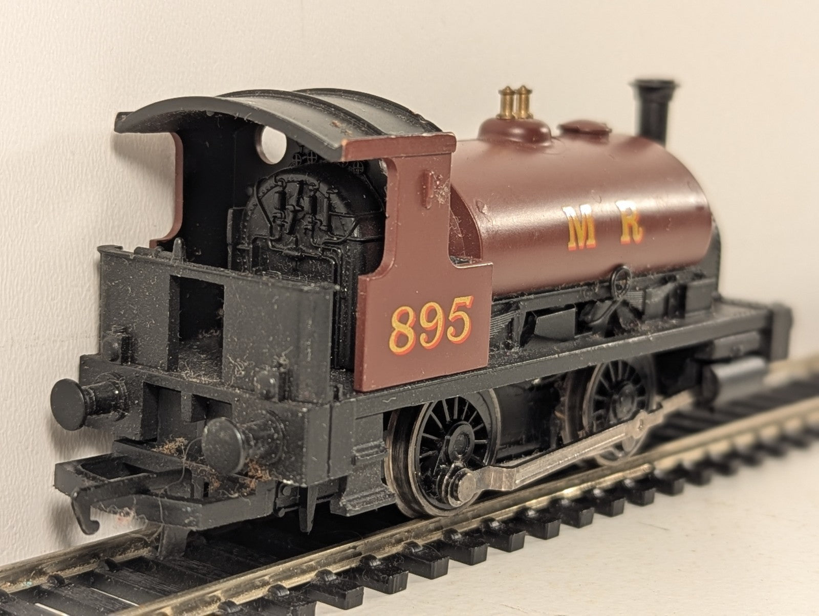 Hornby OO Gauge Midland Railway 0-4-0 Saddle Tank Steam Locomotive 895