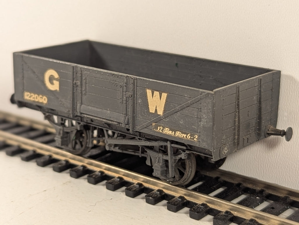 Peco OO Gauge GWR 5 Plank Open Wagon – Built Kit and missing 2 buffers