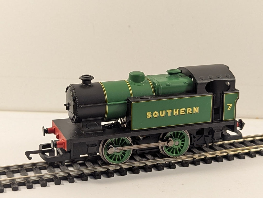 Hornby OO Gauge Southern 0-4-0T Industrial Locomotive 7 Southern Green
