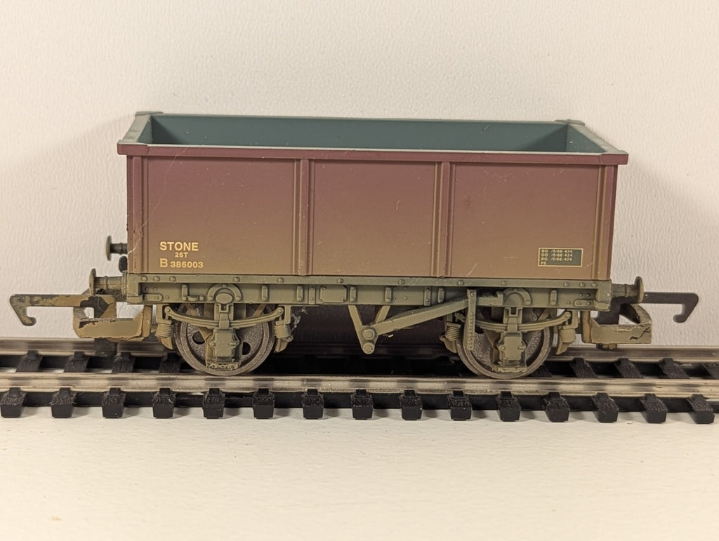 Hornby OO Gauge BR 26T Stone Mineral Wagon – B386003 (Weathered)