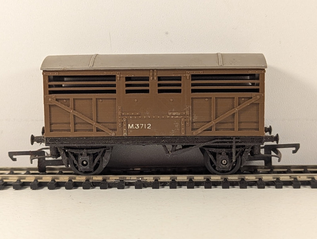 Tri-ang OO Gauge Cattle Wagon Goods Wagon M3712 BR Brown R122