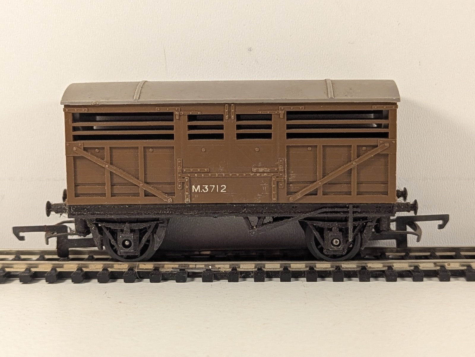 Tri-ang OO Gauge Cattle Wagon Goods Wagon M3712 BR Brown R122