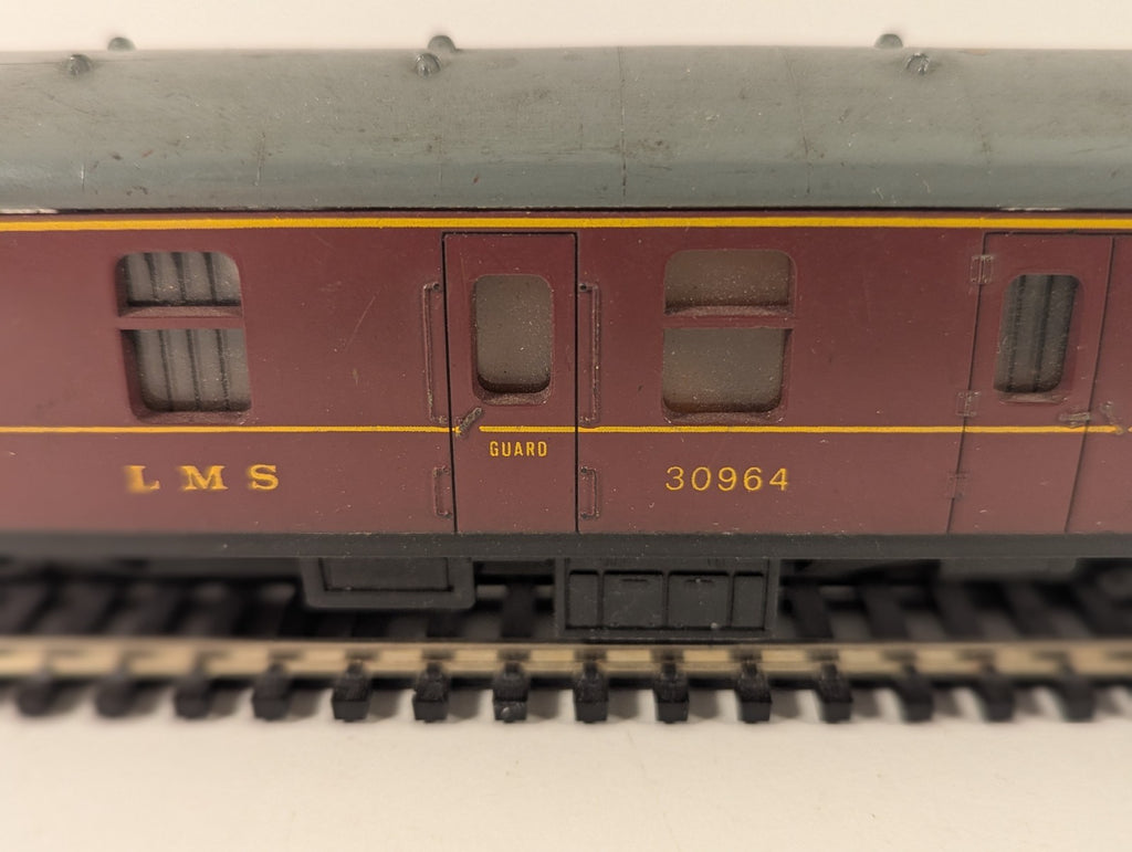 Lima OO Gauge BR Mk1 Restaurant Buffet Coach – Maroon