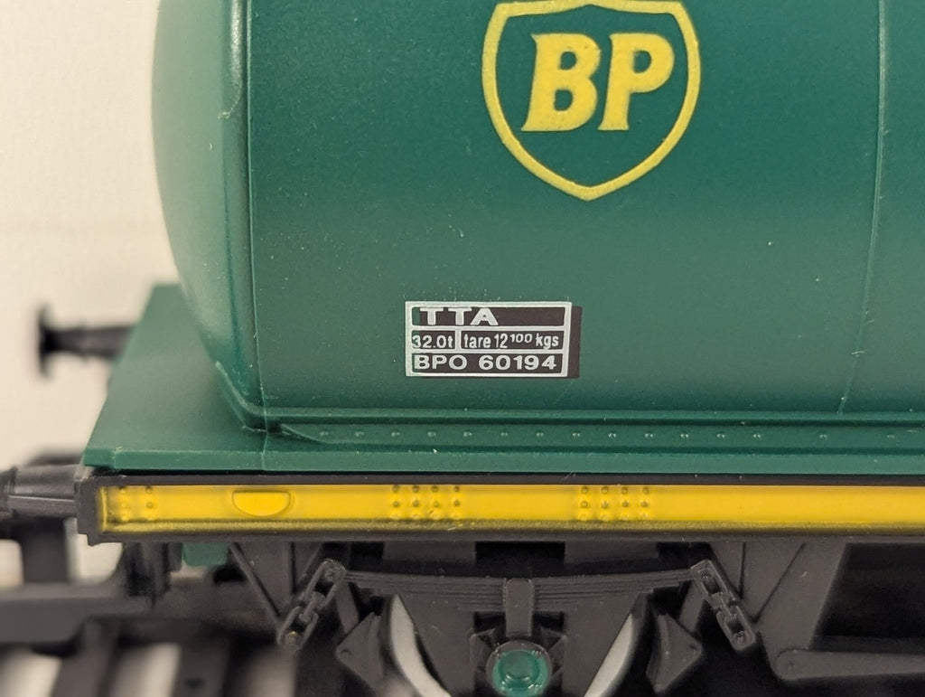 Hornby OO Gauge TTA Tank Wagon Goods Wagon BPO 60194 BP Green & Yellow R235