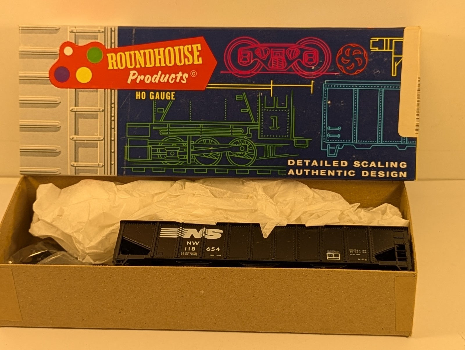 Roundhouse HO Gauge 3-Bay Rib Side Hopper Norfolk Southern Hopper Wagon