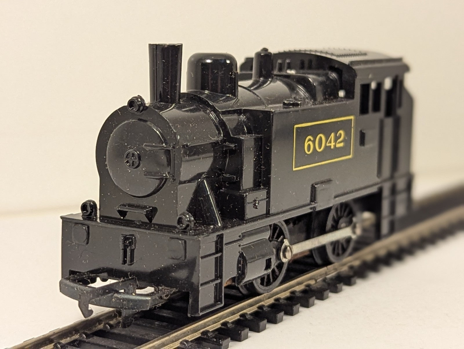 Hornby OO Gauge 0-4-0 Tank Locomotive Steam Locomotive 6042 Black