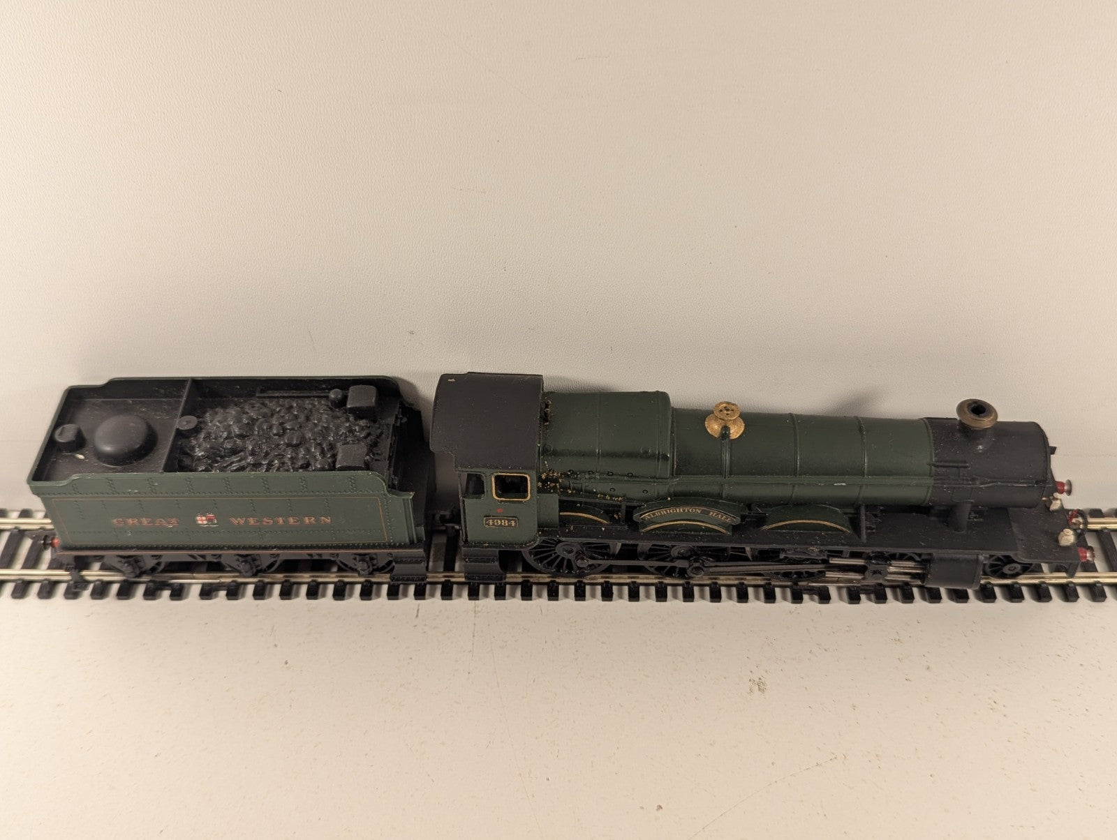 Hornby OO Gauge GWR Hall Class 'Albrighton Hall' Steam Locomotive