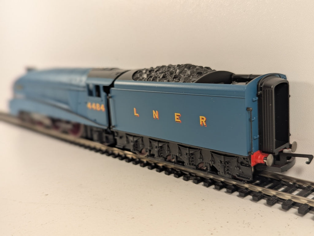 Hornby R2779 DCC Ready LNER Class A4 Pacific Falcon - Boxed